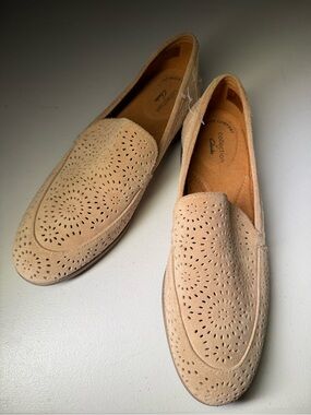 Clarks Sz 9.5 Trish Calla Tan  Suede Laser Cut Ultimate Comfort Loafer